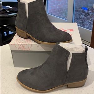 Gray slip on ankle bootie size 7.5